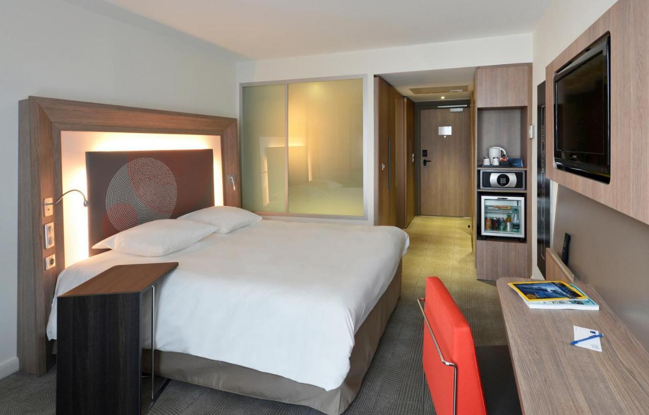 king size room with sofa bed,1208502583:JPEG